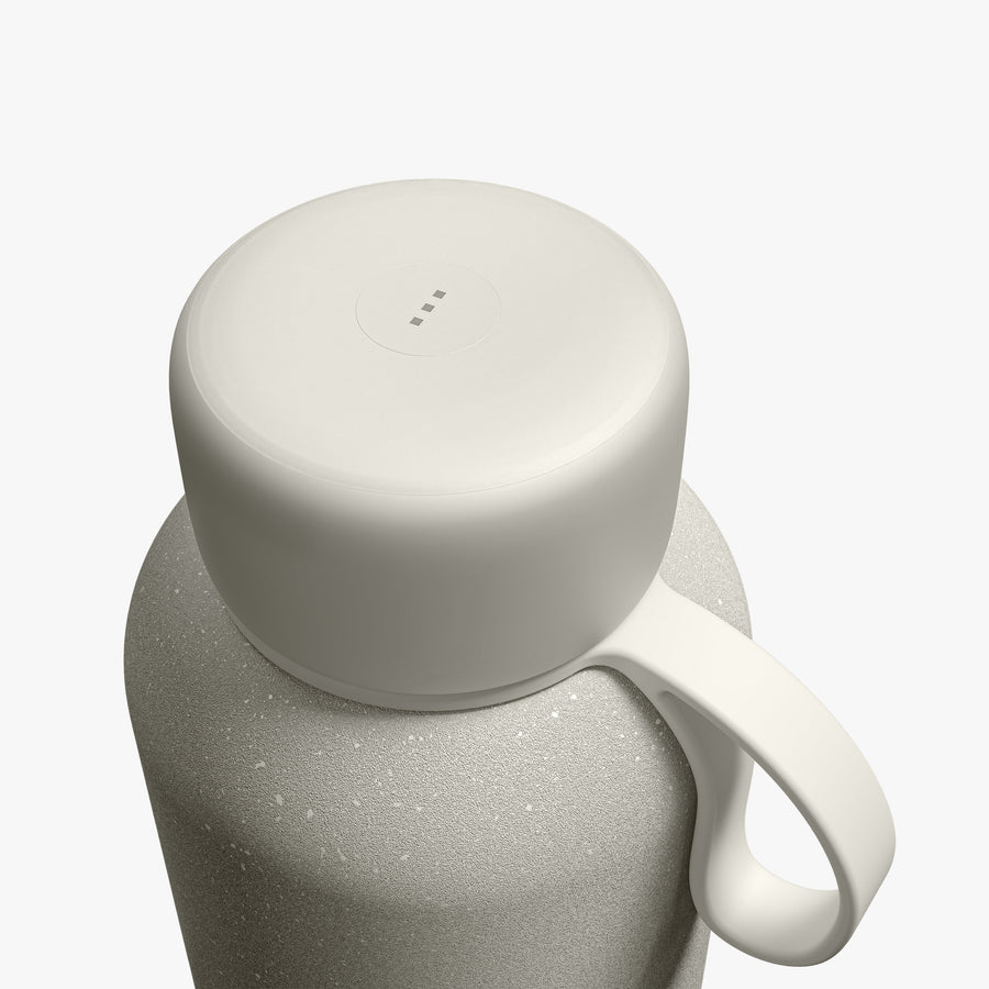 750 mL / Castle Rock | Close-up view of button of 750 mL Kiyo UVC Bottle in Castle Rock